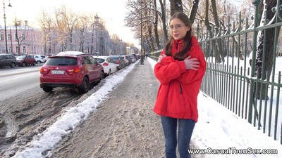 Неизвестный милосердный горожанин помог новоприбывшей жительнице краснодарского хутора Добрая Щель Алине освоиться в Петербурге.