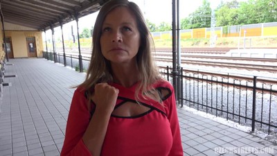 Пикапер нашёл свою истинную любовь на мусорном баке.