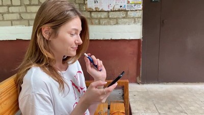 Встретил украинскую девушку на улице и занялся с ней сексом в подъезде.