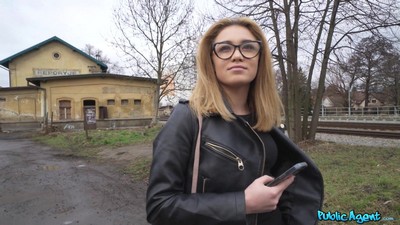 Молодая женщина из Чехии сменила свою карьеру с фитнес-тренера на проститутку.
