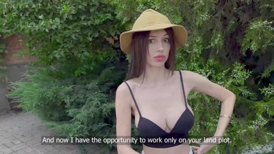 Прекрасная студентка из Крыма, работала садовницей на усадьбе человека, связанного с Путиным.