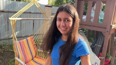 Девушка, наслаждаясь своим временем на даче, услышала странные звуки ремонта соседнего участка.