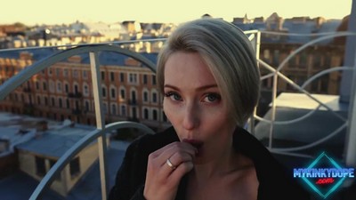 Красотка с тиндера дарила на первом свидании за хорошее вино.