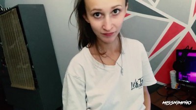 Восемнадцатилетняя сводная сестра с радостью оказала услугу своему брату.
