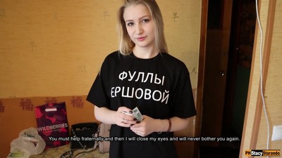 Сводный брат застал сводную сестру ворующей и заставил выполнять оральный секс за сохранение тайны.