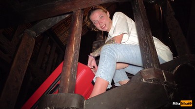 Весёлая семейка приехала на Бали: мама, папа и два дитяти от разных браков.