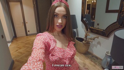 Красавица, замужняя девушка, привлекает соседа-студента.