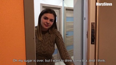 Российская соседка по имени MarySlava помогла не только с сахаром, но и предложила заняться сексом.